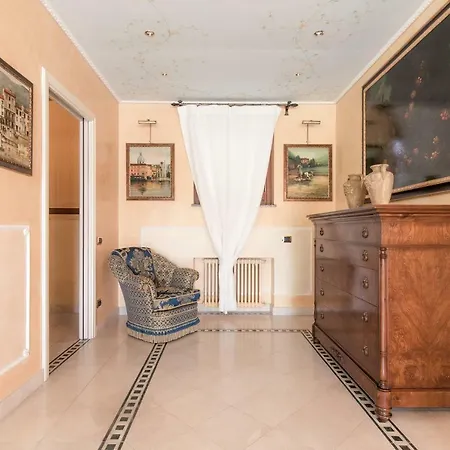 Comolake Fairytale-luxury With Swimming Pool Villa